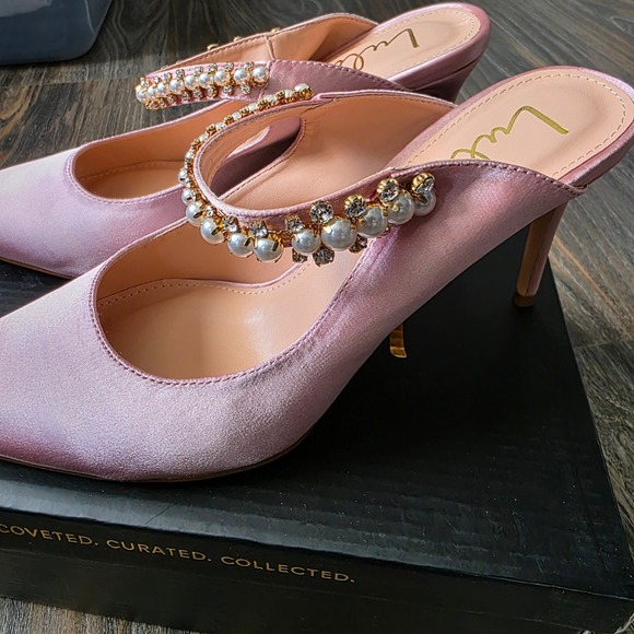 Lulus Sephoraa Rose Gold Satin Pearl Embellished Pointed Toe Mules Size 8.5 - Picture 4 of 8